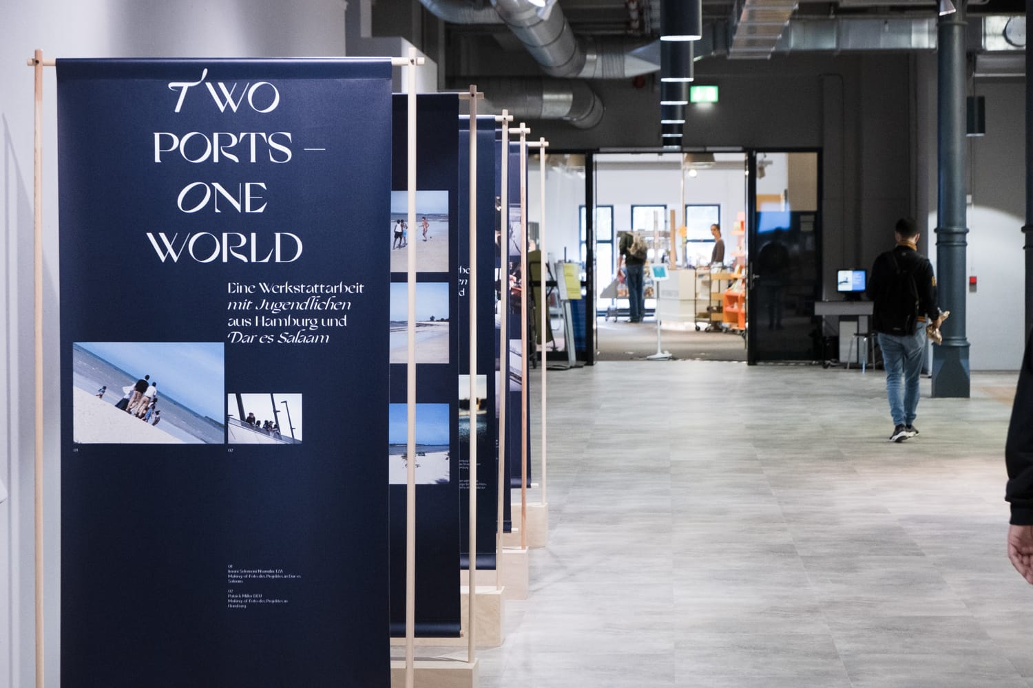 FHD_200725_DSF5487_72dpi Two Ports – One World